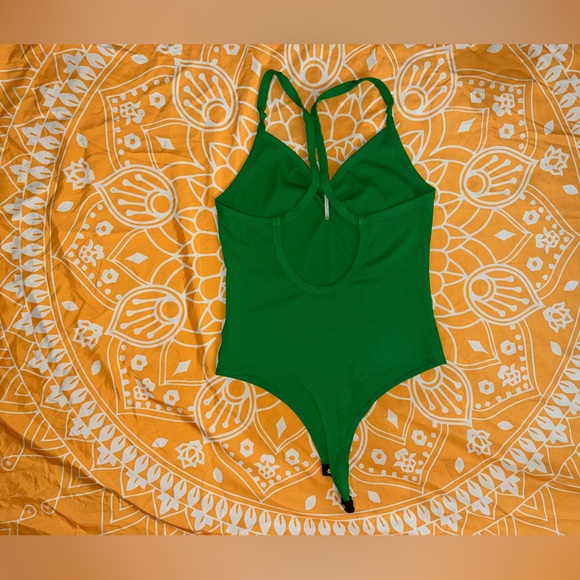 Bundle: crop tops and bodysuit - Picture 3 of 4